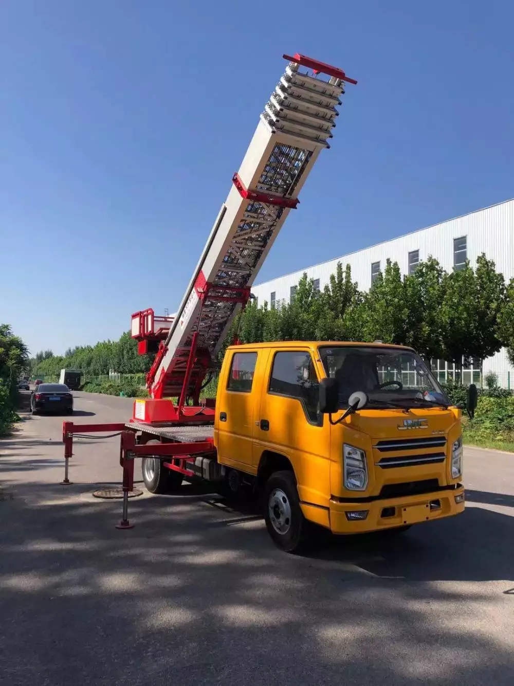 中堂镇附近的云梯车出租服务：轻松解决高空作业需求