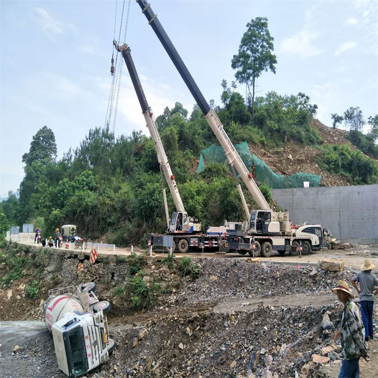 中堂镇汽车掉沟里叫吊车救援要多少钱